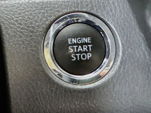 Used 2021 Toyota Camry XLE FWD image 19