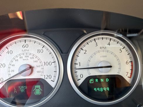 Used 2010 Chrysler Town & Country Limited w/ Entertainment Group #3 FWD image 17
