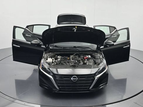 Used 2025 Nissan Altima 2.5 SV FWD image 44