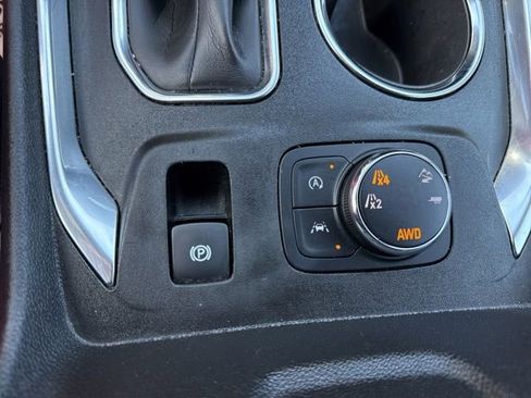 Used 2023 Chevrolet Traverse LT w/ Rear Camera Mirror Package AWD/4WD image 31