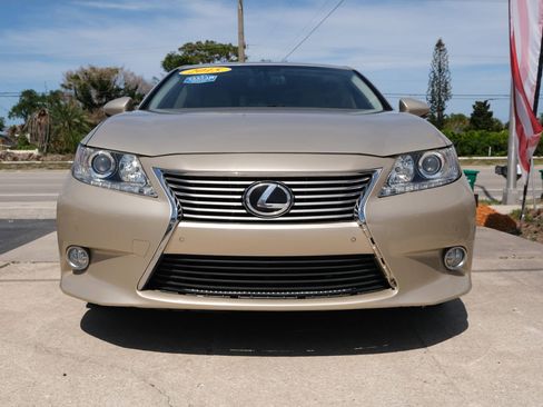 Used 2015 Lexus ES 350 w/ Premium Package FWD image 2