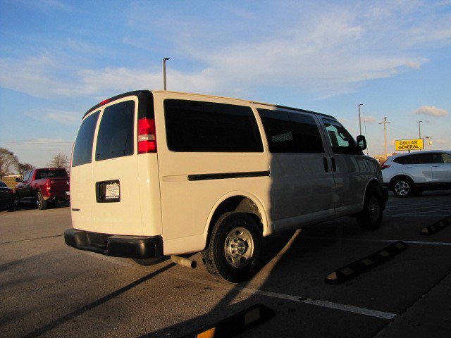 Used 2017 Chevrolet Express 2500 RWD image 2
