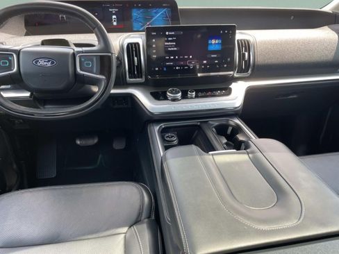 Used 2025 Ford Expedition Platinum AWD/4WD image 10