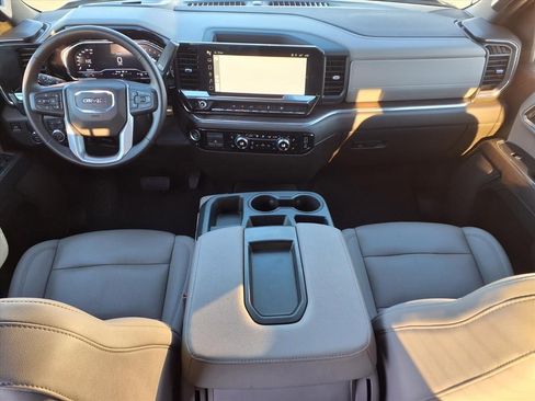 Used 2025 GMC Sierra 1500 SLT image 10