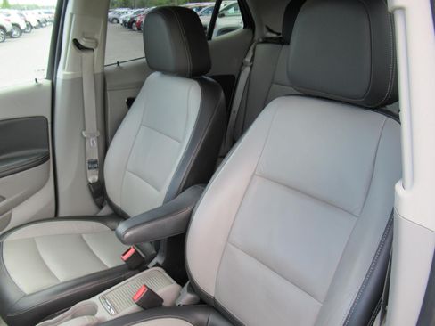 Used 2015 Buick Encore Leather FWD image 18