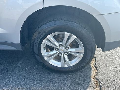 Used 2017 Chevrolet Equinox LS image 23