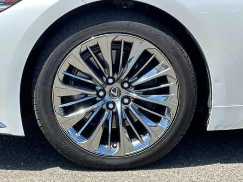 Used 2022 Lexus LS 500 w/ Cold Weather Package (CK) RWD image 25