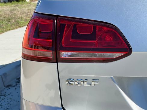 Used 2015 Volkswagen Golf TDI image 27