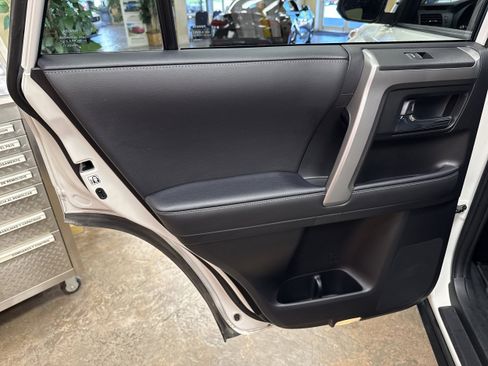 Used 2022 Toyota 4Runner SR5 Premium image 23