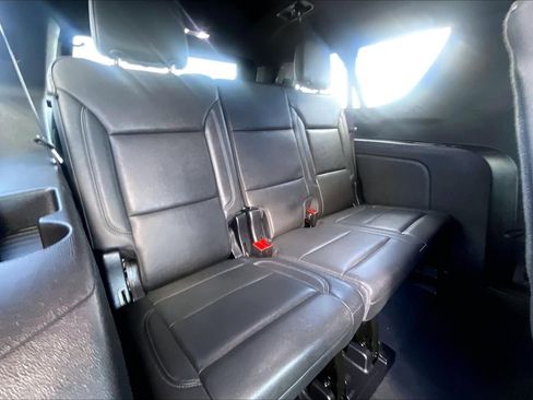Used 2025 Chevrolet Suburban Z71 AWD/4WD image 23