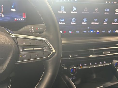 Used 2025 Chevrolet Traverse LT image 14