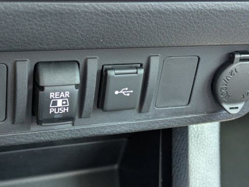 Used 2020 Toyota Tacoma SR5 RWD image 20