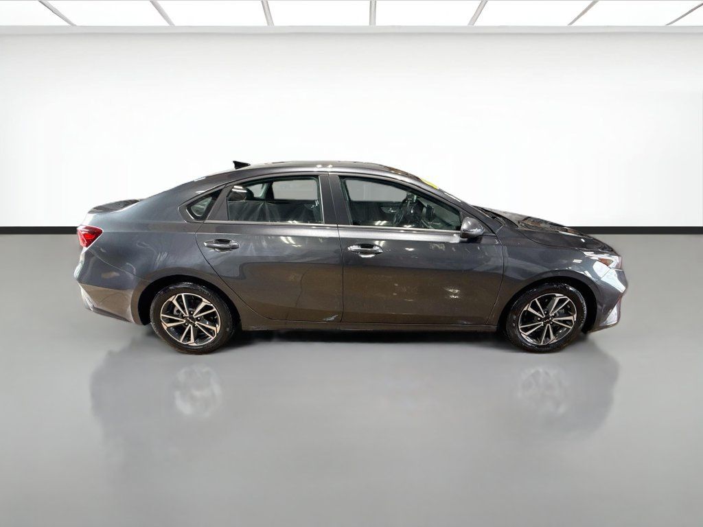 Used 2024 Kia Forte LXS w/ LXS Technology Package FWD image 5