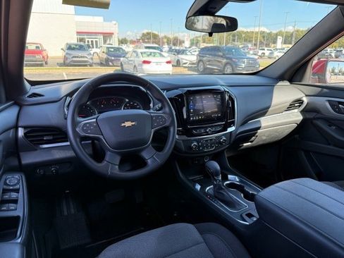 Used 2023 Chevrolet Traverse LT image 17