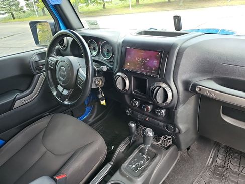 Used 2015 Jeep Wrangler Sport AWD/4WD image 13