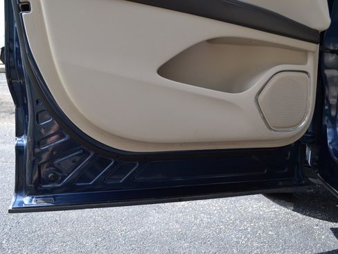 Used 2017 Lincoln MKX Reserve w/ Lincoln MKX Climate Package image 32