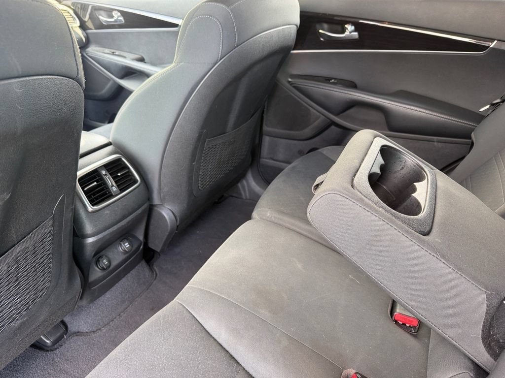 Used 2020 Kia Sorento FWD V6 image 16