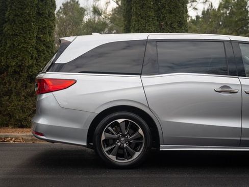 Used 2023 Honda Odyssey Elite image 9