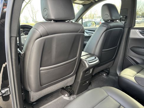 Used 2022 Cadillac XT6 Premium Luxury image 34