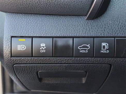 Used 2024 Toyota Camry SE image 16