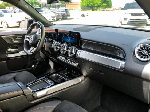 Used 2024 Mercedes-Benz GLB 250 image 11