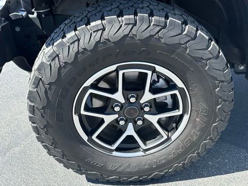 Used 2025 Jeep Wrangler Unlimited Rubicon AWD/4WD image 32