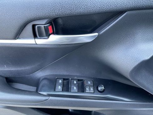 Used 2019 Toyota Camry SE image 21