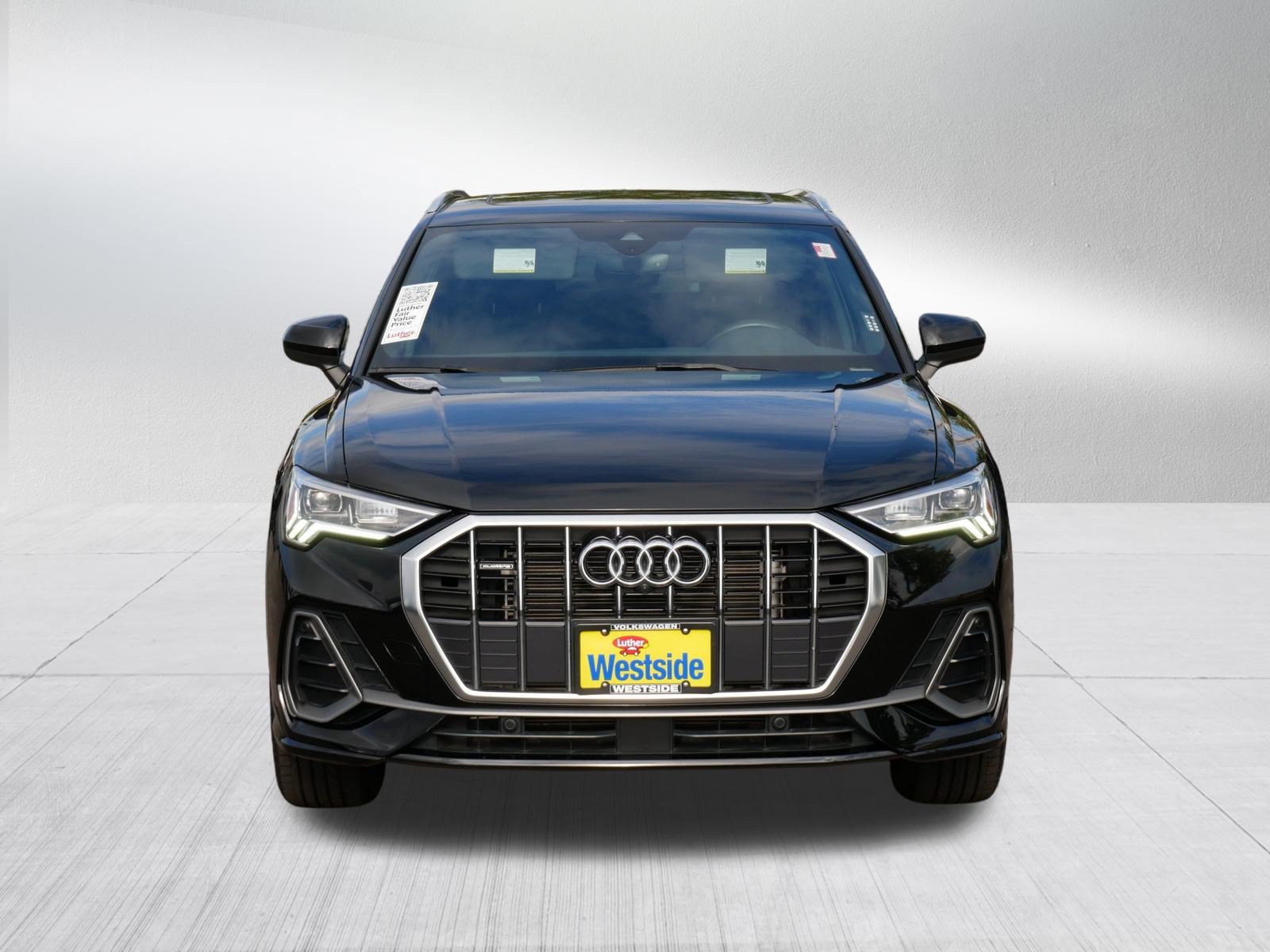 Used 2023 Audi Q3 2.0T Premium Plus w/ Premium Plus Package AWD/4WD image 2