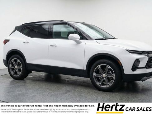 Used 2025 Chevrolet Blazer LT image 1