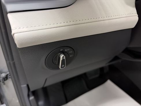 New 2026 Volkswagen Taos SE image 16