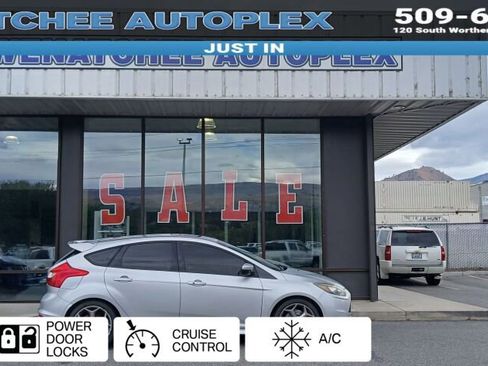 Used 2014 Ford Focus ST w/ Equipment Group 202A image 1