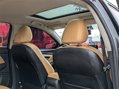 Used 2025 Nissan Sentra SV w/ SV Premium Package image 21