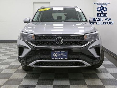 Certified 2024 Volkswagen Taos SE image 5
