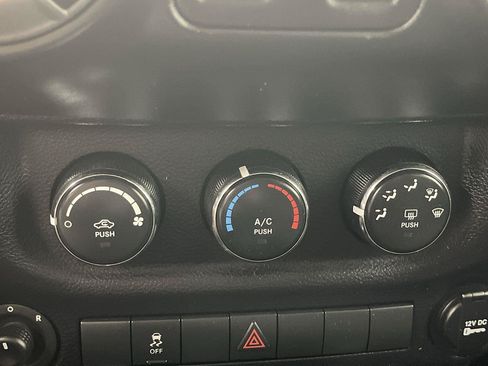 Used 2015 Jeep Wrangler Sport w/ Quick Order Package 23S AWD/4WD image 15