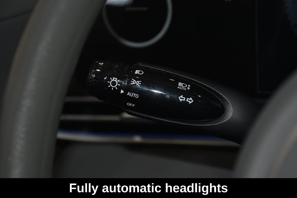 Used 2024 Hyundai Elantra SEL FWD image 12