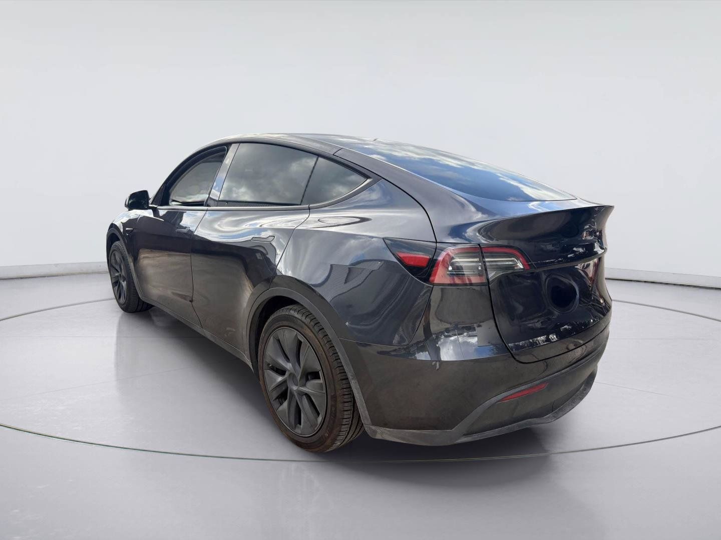 Used 2025 Tesla Model Y Long Range AWD/4WD image 5