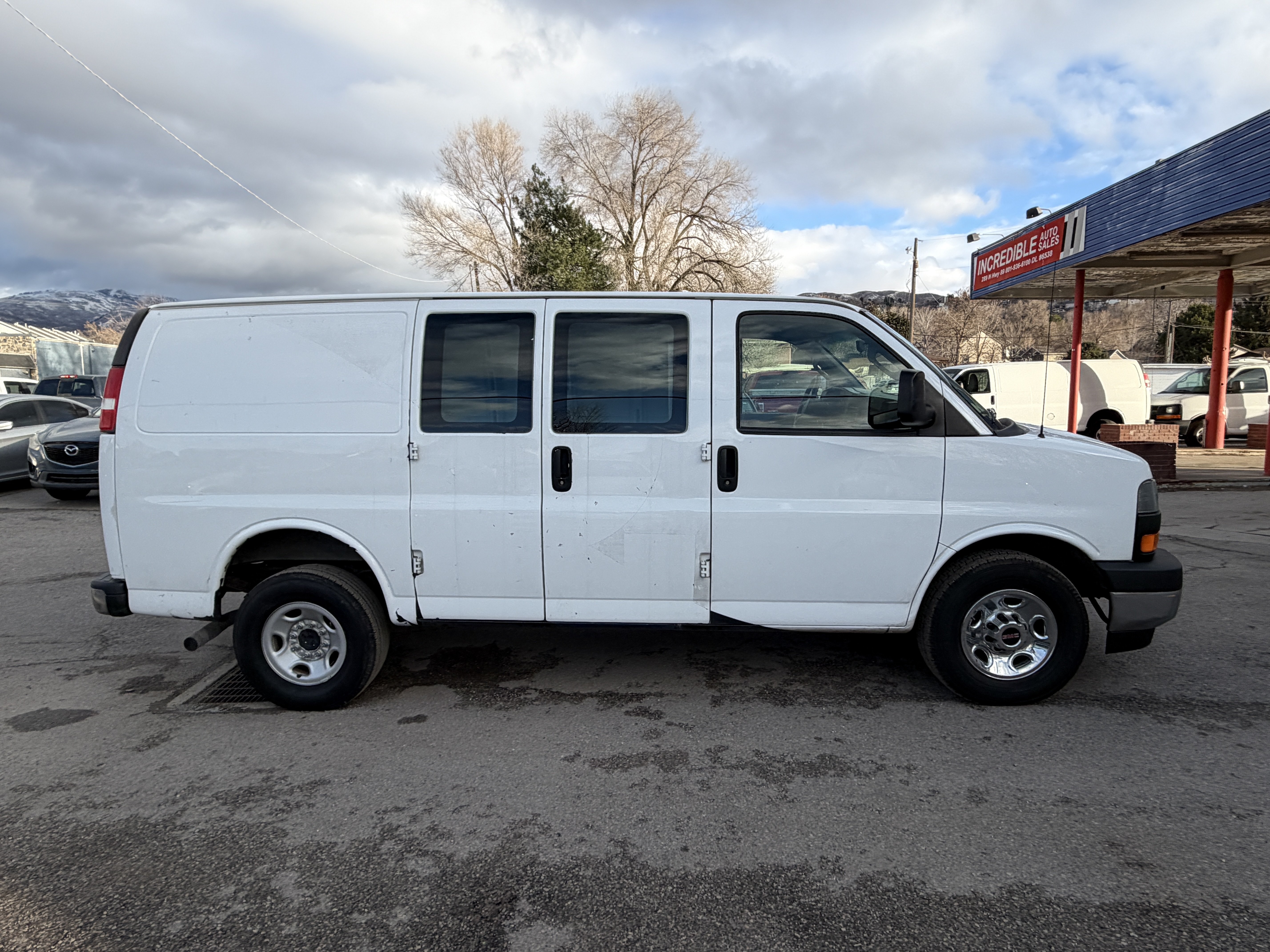 Used 2017 GMC Savana 2500 RWD image 3
