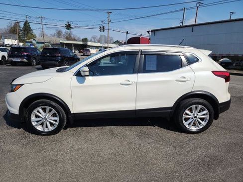 Certified 2017 Nissan Rogue Sport SV w/ SV All-Weather Package image 5