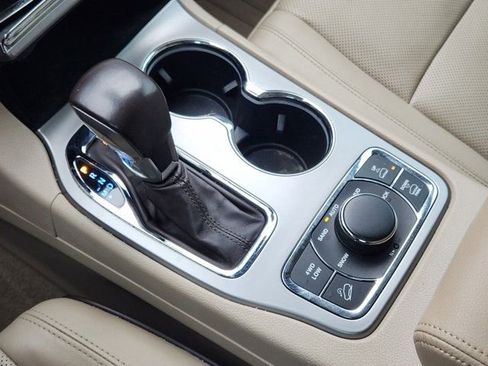 Used 2020 Jeep Grand Cherokee Overland image 23