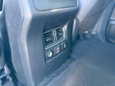 Used 2021 Nissan Titan SV w/ SV Convenience Package RWD image 17