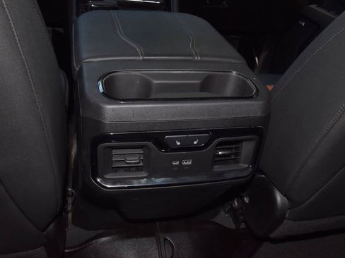 Used 2025 GMC Sierra 1500 AT4 w/ AT4 Premium Package AWD/4WD image 18