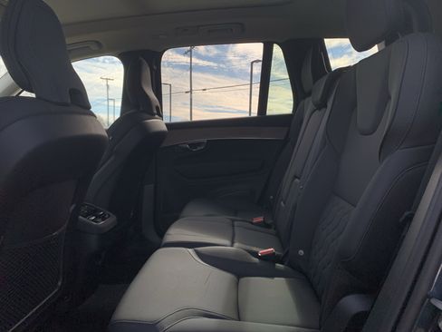 Used 2025 Volvo XC90 B6 Plus image 32