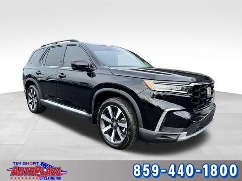 Used 2025 Honda Pilot Touring image 8