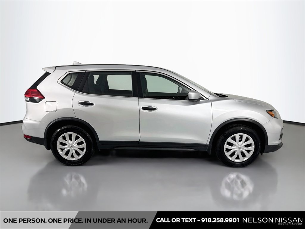 Used 2017 Nissan Rogue S FWD image 4