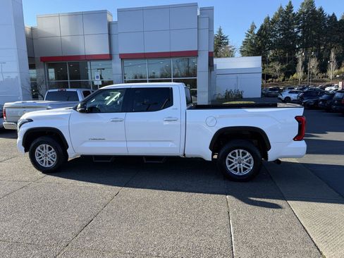 Used 2022 Toyota Tundra SR5 image 3