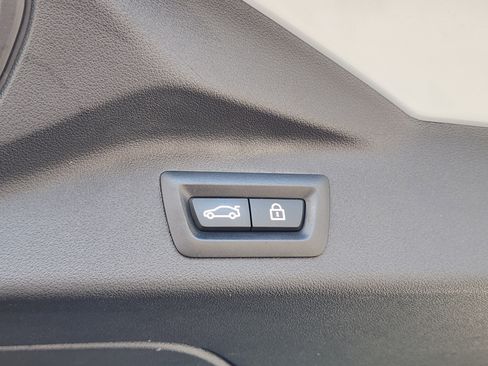 Used 2023 BMW X7 M60i w/ Executive Package image 39