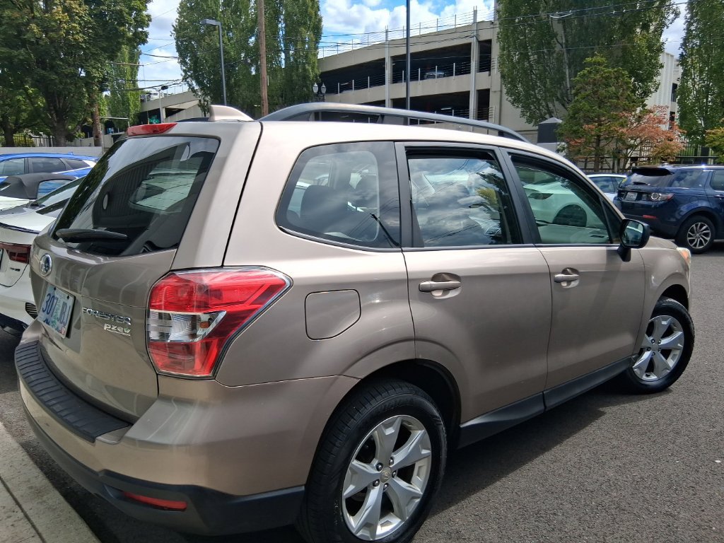Used 2016 Subaru Forester 2.5i w/ Alloy Wheel Package AWD/4WD image 4