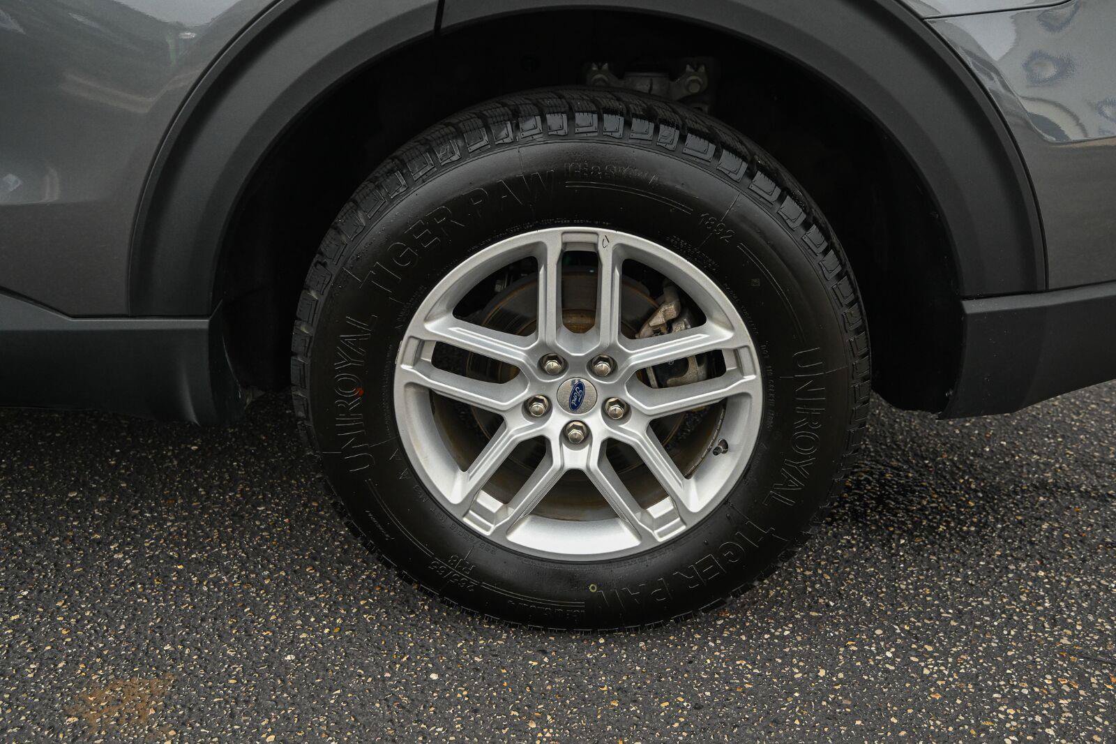 Used 2025 Ford Explorer Active AWD/4WD image 13