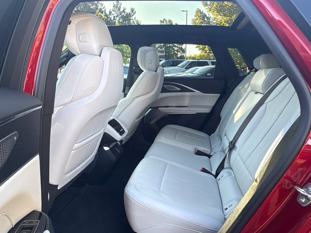 Used 2024 Cadillac Lyriq Luxury AWD/4WD image 19