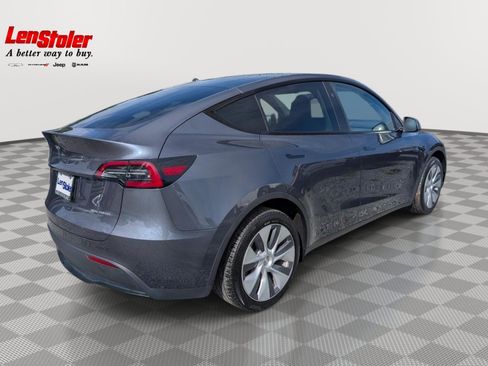 Used 2023 Tesla Model Y Long Range AWD/4WD image 5